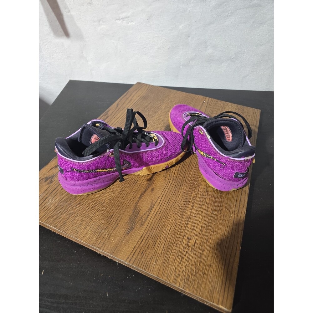 Nike LeBron 20 GS Violet Frost Purple Gold Size 6Y Women 7.5 Lakers - Picture 3 of 6